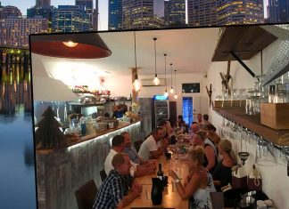 Έφη Χατζηβλαστού, Ouzo Greek Restaurant Avalon στο Σίδνεϊ της Αυστραλίας