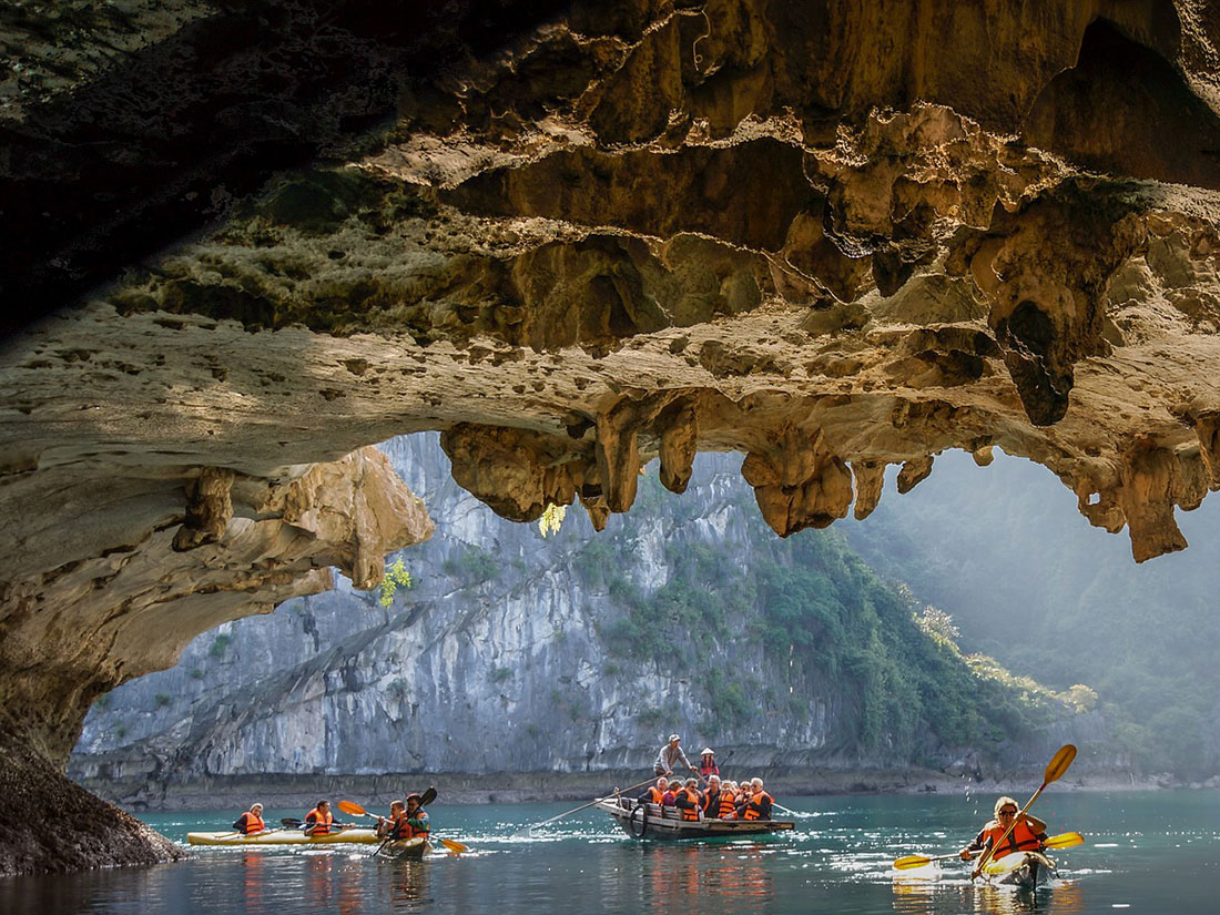 Luon Cave & Kayaking (Hang Luồn Vịnh Hạ Long) in Halong Bay Vietnam