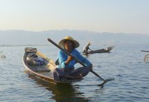 Η γραφική λίμνη Ίνλε στην Βιρμανία
