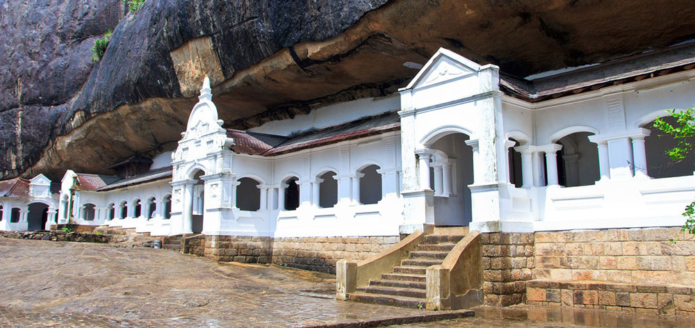 Golden Cave Temple of Dambulla, more than 80 documented caves Sri Lanka