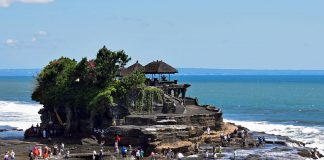 Ναός Tanah Lot, ο βράχος μέσα στην θάλασσα στο Μπαλί