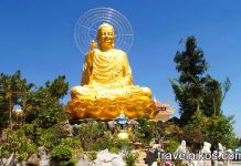 Το χρυσό άγαλμα του Βούδα στο Νταλάτ του Βιετνάμ
