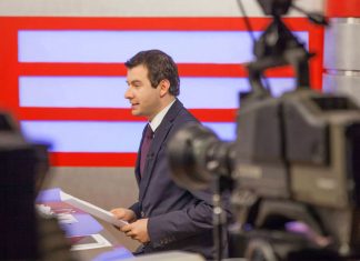 Δημήτρης Μαρέδης, δημοσιογράφος και παρουσιαστής Astra TV